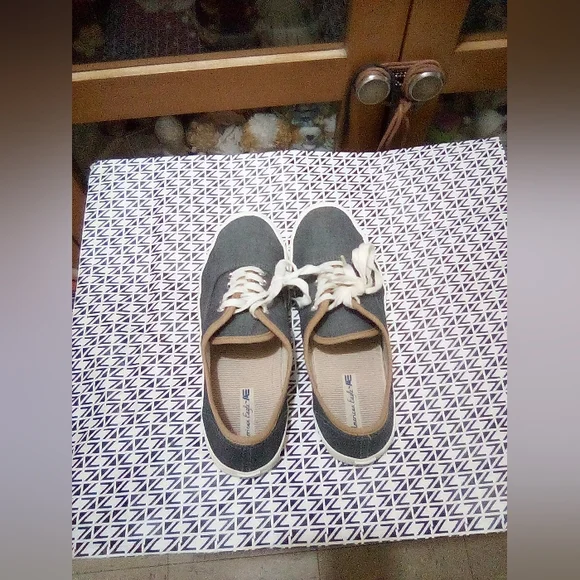 American Eagle Sneakers - Picture 14 of 15